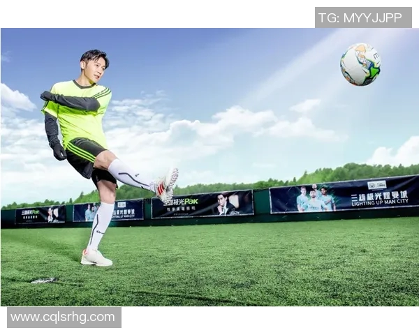 李晨与足球明星同框合影展现运动魅力与友谊的精彩瞬间